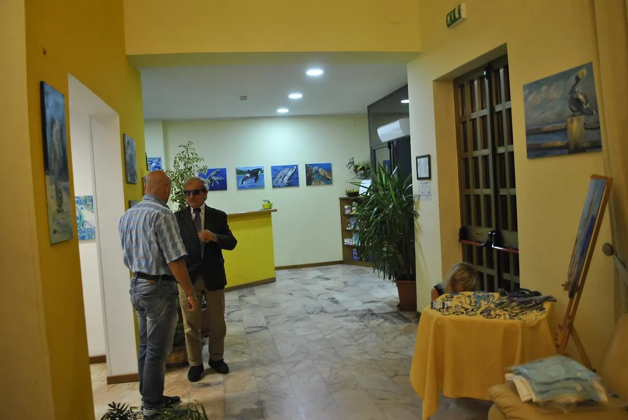 Nuovo Hotel Faro Capo d'Orlando 2*,